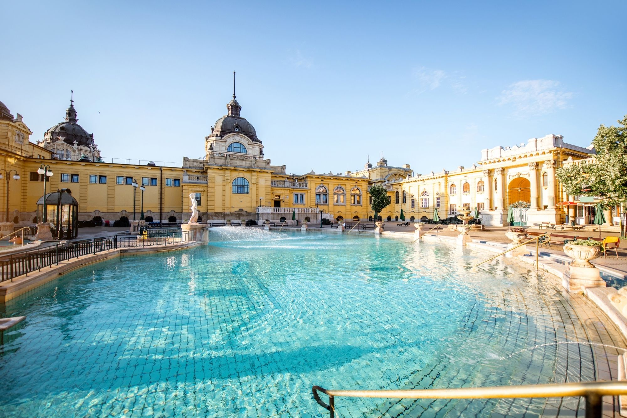 Budapeste: entrada rápida no banho termal Széchenyi com armário - Imagen 1