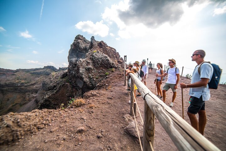 Semi-Private Tour of Pompeii & Mt. Vesuvius with Priority Access from Positano - Imagen 1