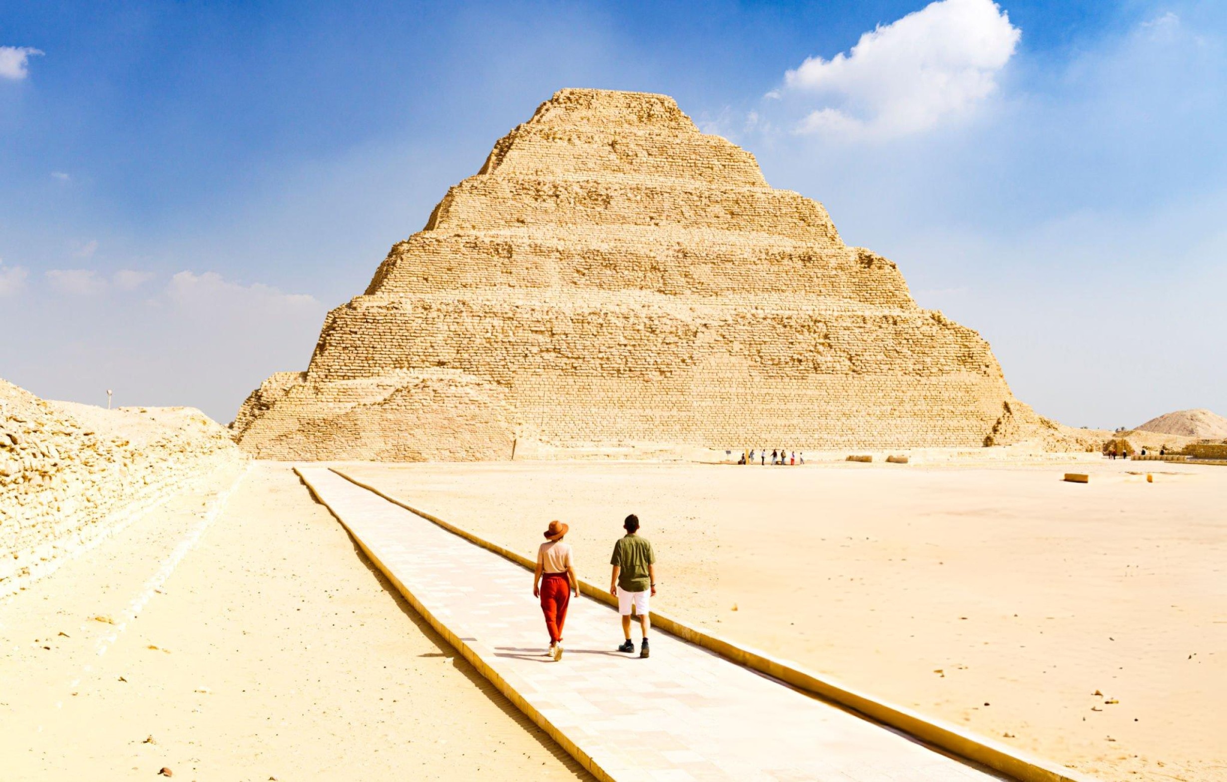 Visita guiada privada a Saqqara, Menfis y la Pirámide Roja y la Pirámide Acodada. - Imagen 1