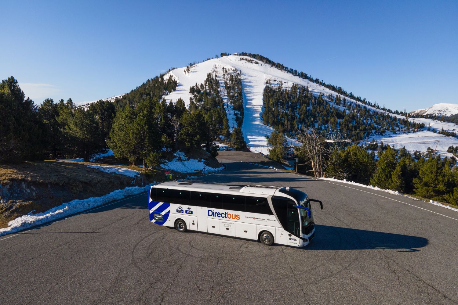 Descubre Andorra: Naturaleza y compras desde Barcelona - Imagen 1