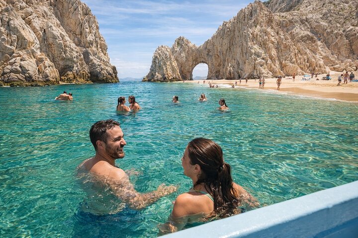 El Arco y Playa de los Enamorados en barco - Imagen 1
