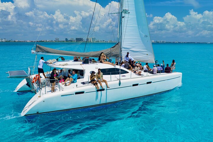 Isla Mujeres con snorkel y barra libre - Imagen 1