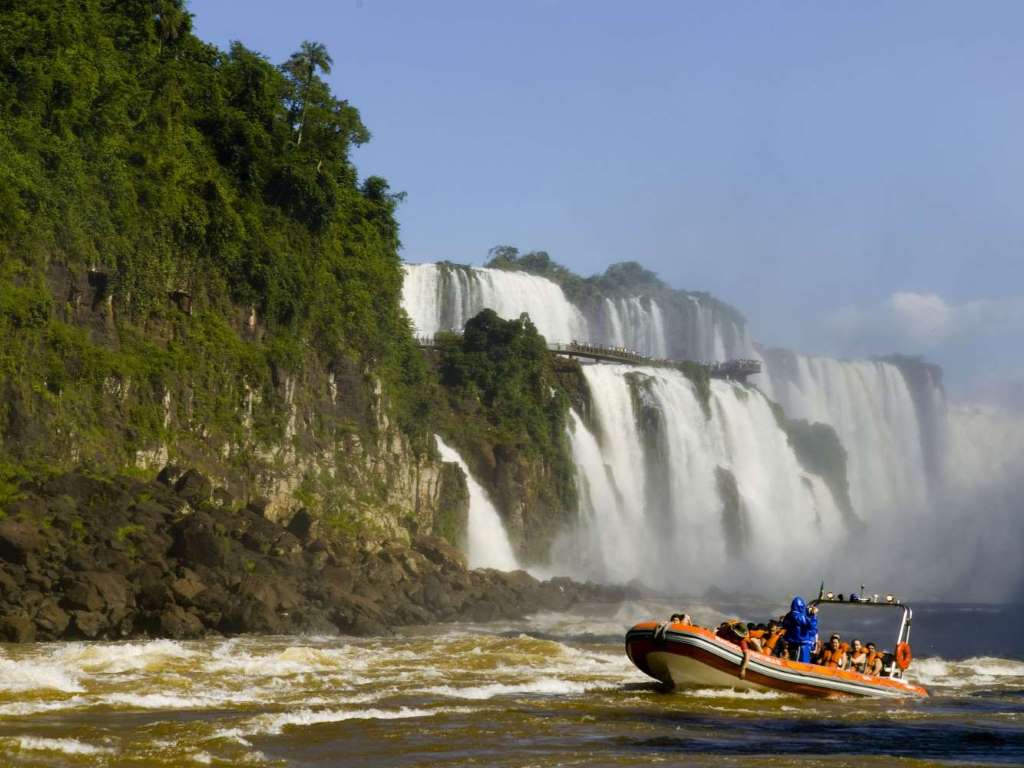 Iguazú con helicóptero y Macuco Safari - Imagen 1