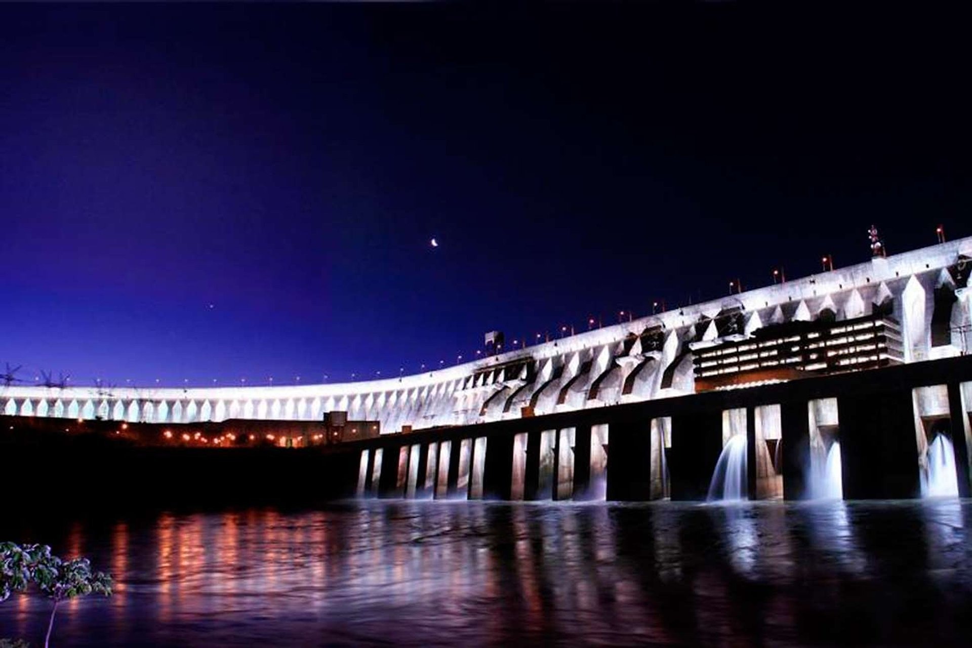 Tour Nocturno por Itaipú - Imagen 1