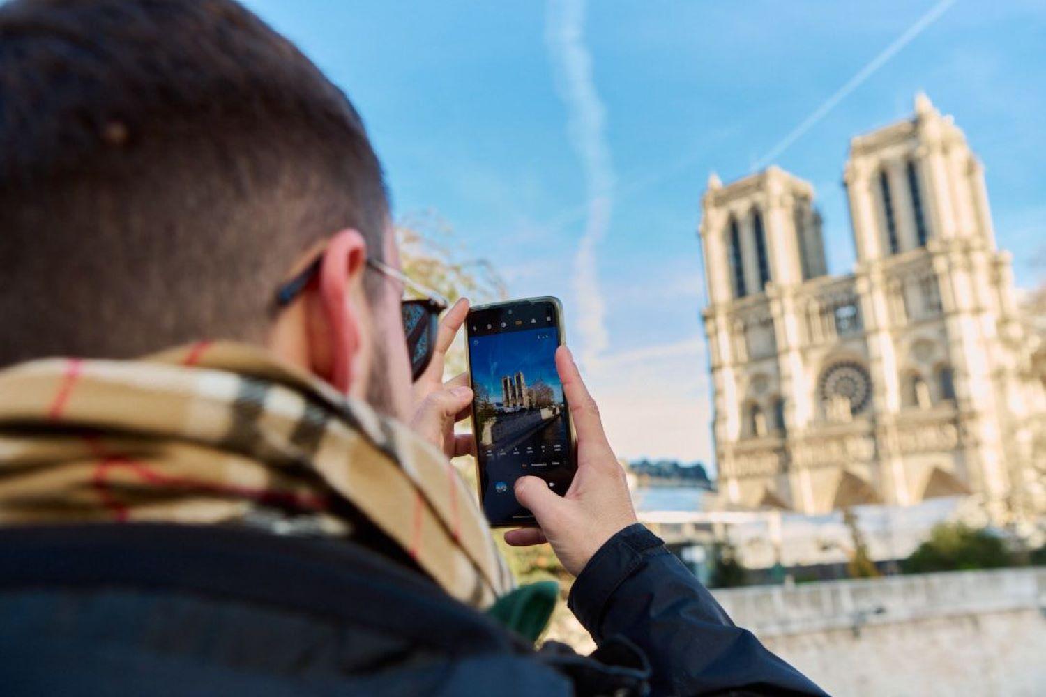 Catedral de Notre Dame: Visita Guiada Del Barrio y Audioguía del Interior - Imagen 1