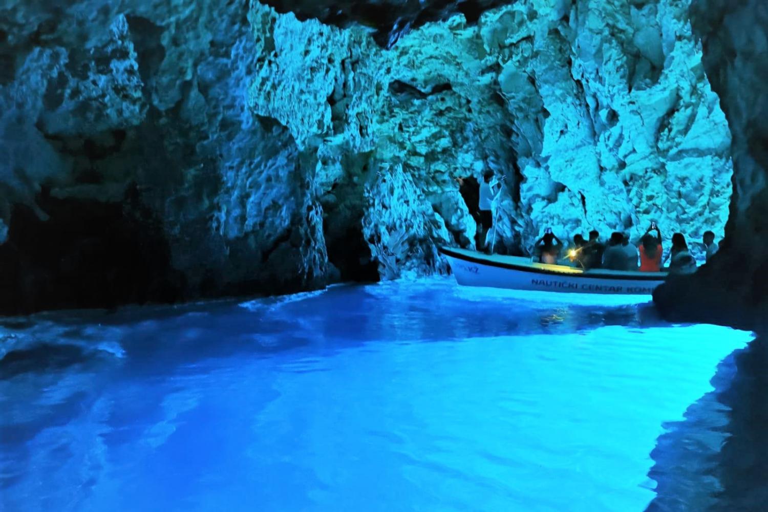 Tour en grupo pequeño a la Cueva Azul, Vis y Hvar de isla en isla - Imagen 1