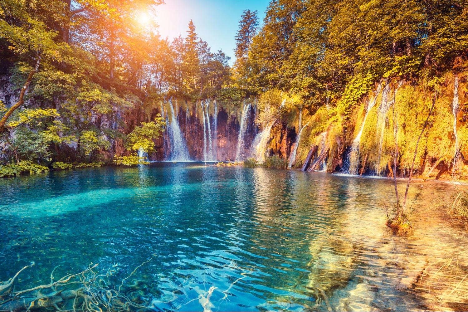 Traslado grupal de Zagreb a Split con entrada a los lagos de Plitvice incluida - Imagen 1