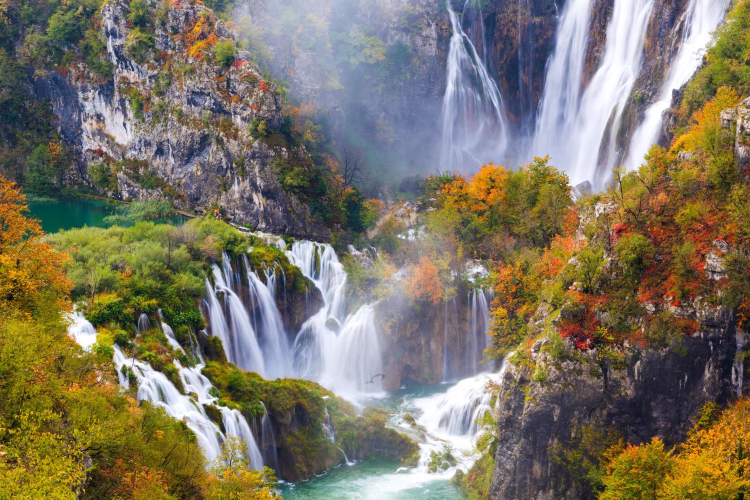 Traslado grupal de Split a Zagreb con parada en los lagos de Plitvice con entrada incluida - Imagen 1