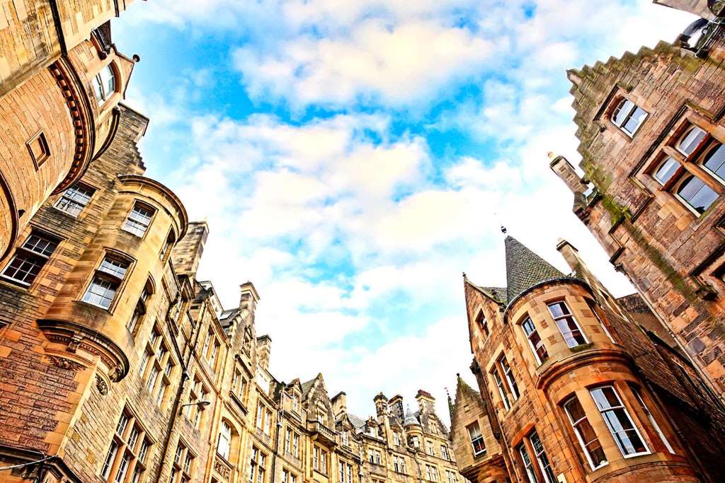 Tour a Edimburgo con bus turístico y Castillo de Edimburgo - Imagen 1