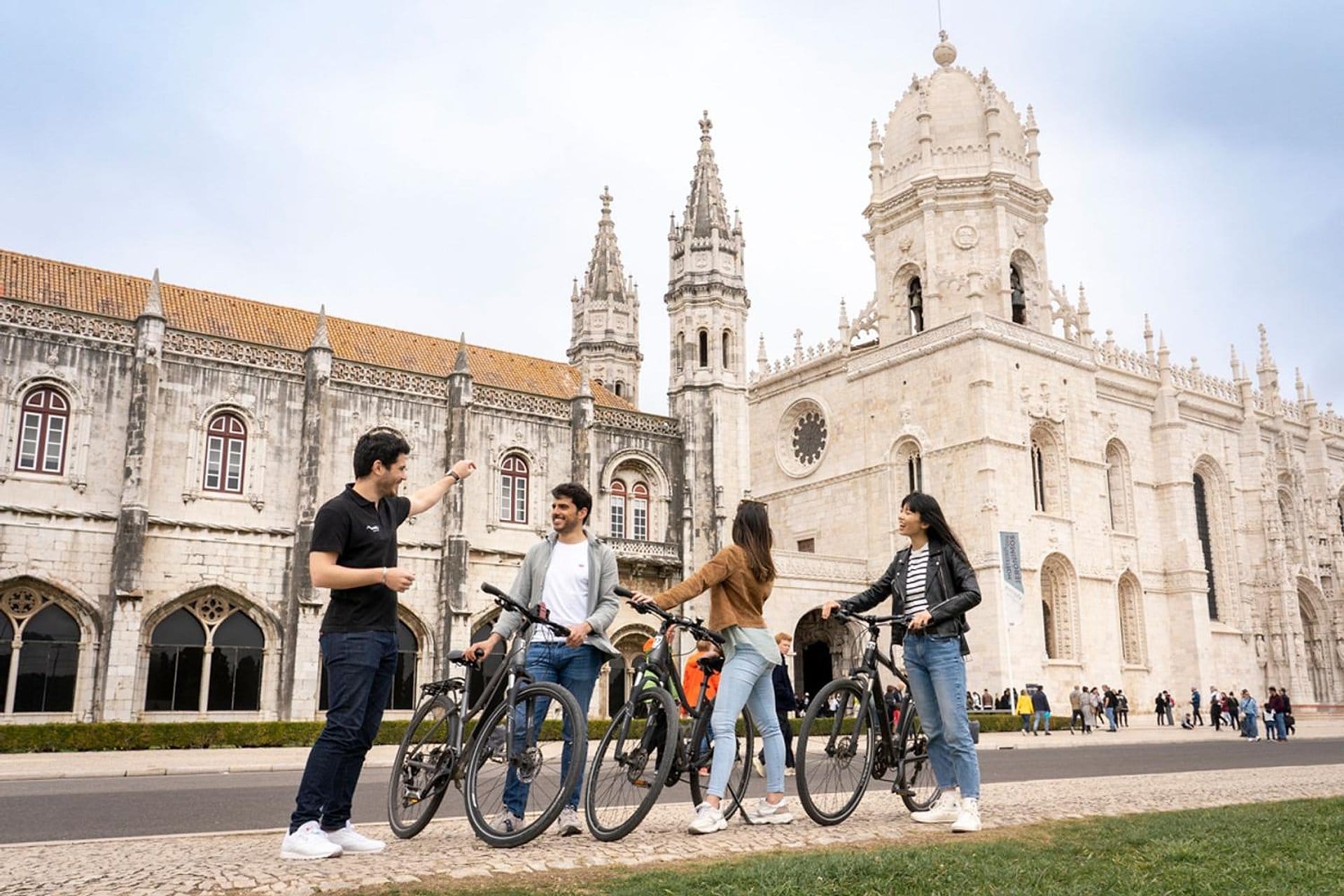 Lisbon 360: E-Bike, Boat and Helicopter