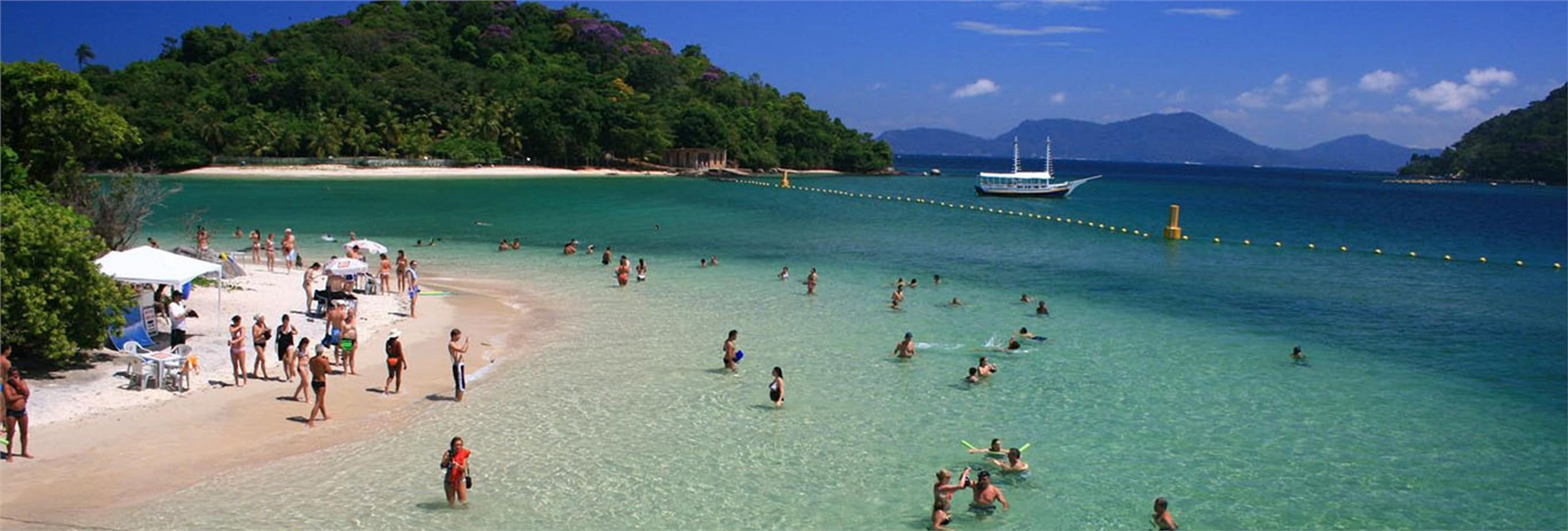 Barco pelas ilhas da Ilha Grande