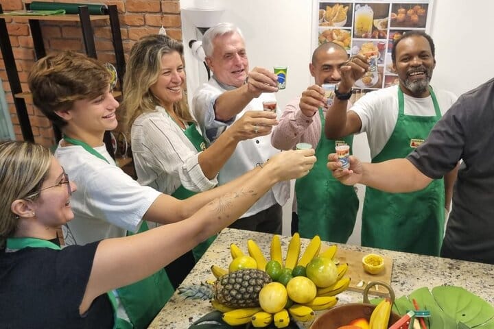Aula de coquetéis na praia de Ipanema