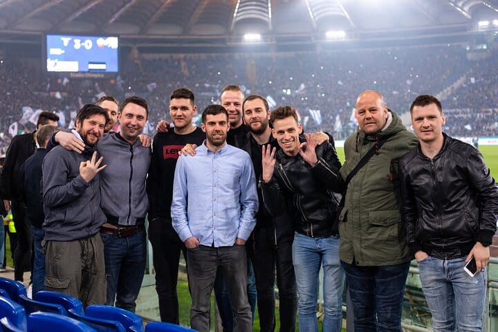 Jogo da Roma ou da Lazio com um local