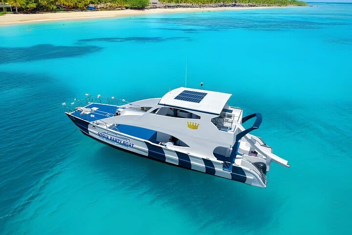 Cruzeiro de festa em catamarã em Puerto Plata com mergulho com snorkel e bar aberto